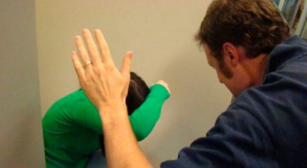  Keçmiş əri tərəfindən döyülən qadın xəstəxanaya düşüb  