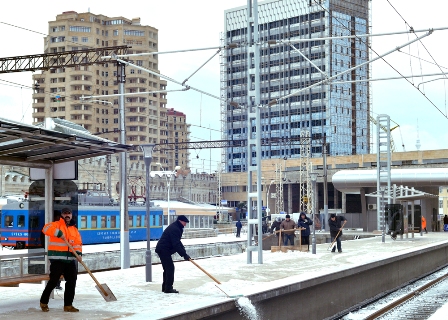 Qarlı, şaxtalı hava dəmiryollarına necə təsir edib? 
