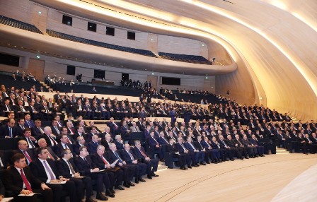 Prezidentdən məmurlara XƏBƏRDARLIQ: “..bir nəfər də olsun toxunulmaz adam yoxdur” - VİDEO