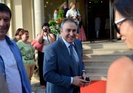 Xanımının adı rüşvət qalmaqalında hallanan səfir geri çağırıldı