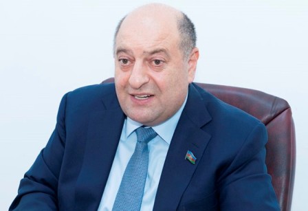 “Özəl klinikaların adı gələndə məmurlar allergik reaksiya verirlər” 