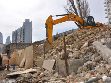 Binəqədidə söküləcək evlərin sakinlərinə yeni mənzillər veriləcək