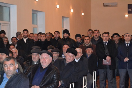 İcra başçısı sakinlərin problemlərini dinlədi