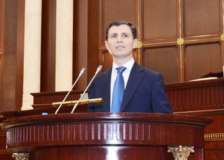 Zahid Oruc bir neçə vəzifə tutan məmurları və deputatları “vurdu”