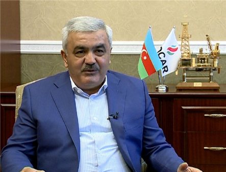 Rövnəq Abdullayev benzinin ucuzlaşmayacağını bəyan etdi