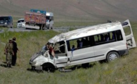  Qaradağda sərnişin mikroavtobusu qəzaya uğrayıb 