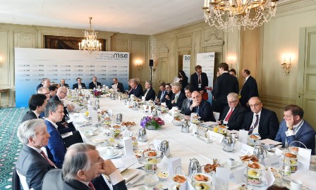 İlham Əliyev Münhendəki "dəyirmi masa"da - FOTO