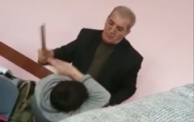 Zakir Fərəcov şagirdi döydüyünə görə işdən çıxarılan müəllimə vəzifə verdi