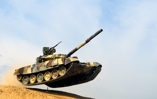 Azərbaycan tankları düşməni qorxuya saldı