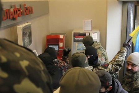 Ukraynada Rusiya banklarına hücum 