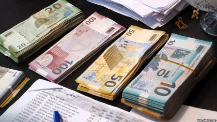Biznes niyə milli valyutasız qalıb? 