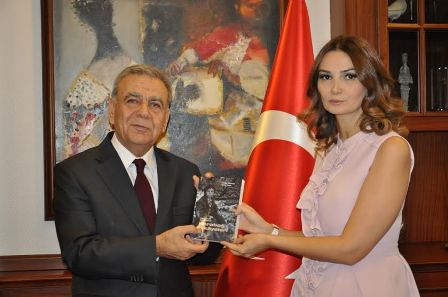 İzmirdə Xocalı abidəsi 