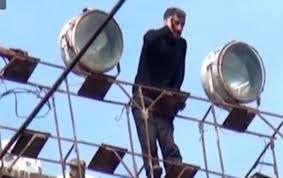 Bakıda nazirliyin idarə rəisi özünü körpüdən atmaq istədi