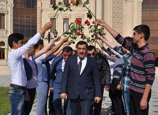 Şagirdləri istismar edən icra başçısı işdən çıxarıldı - SƏRƏNCAM