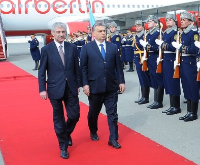 Macarıstanın baş naziri Bakıya gəldi