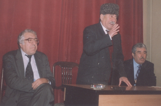 Anar yazıçı deyil və ya TƏNHA ANAR