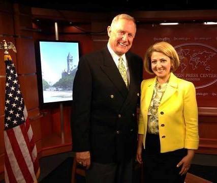 Azərbaycanlı jurnalist konqresmenin Anar Məmmədovla işbirliyiə son verməsindən yazdı