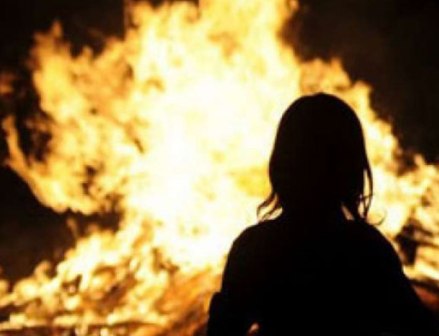 Arvadı atıb getdi, kişi özünü yandırdı – Göygöldə