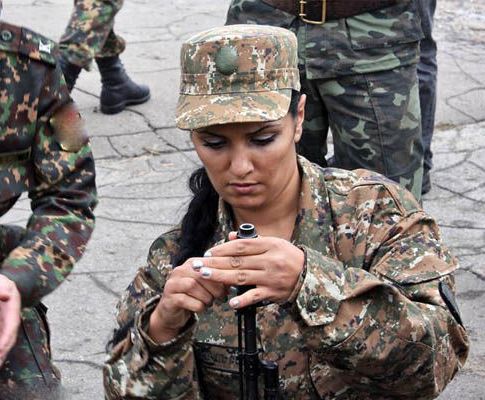 Ermənistanda qadın hərbçilərin sayı 3 dəfə artıb