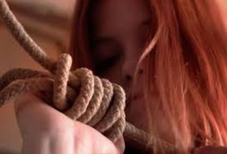  Salyanda üç uşaq anası özünü asıb 