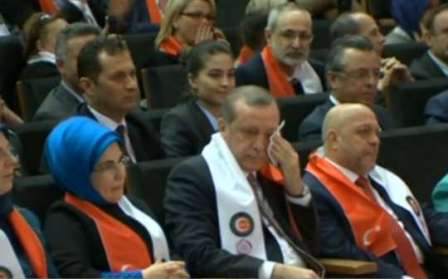 Türkiyə prezidenti qadınlar bayramında ağladı - Video 