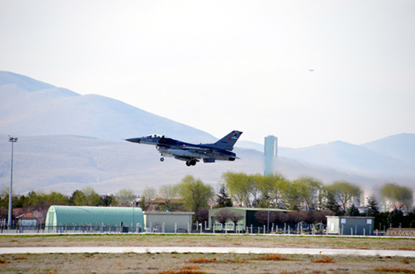 Azərbaycan qırıcıları Türkiyə səmasında - FOTOLAR