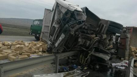 Bakı-Qazax yolunda qəza: 1 ölü, 1 yaralı, 8 min manatlıq ziyan