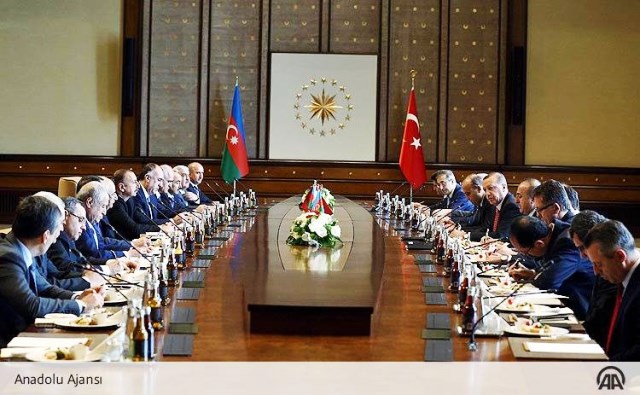 Ankarada prezidentlərin iştirakı ilə iclas başlayıb