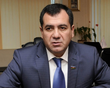 “İllərlə məhkəmə qapılarında qalır”