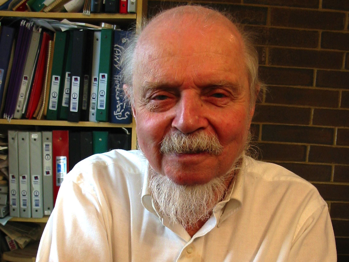 Məşhur şairin dissident oğlu öldü