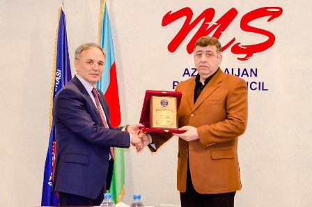 Orxan Fikrətoğlu Mətbuat Şurasından mükafat aldı