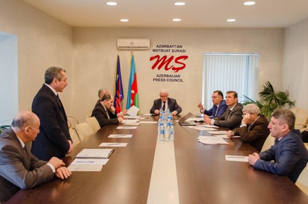 Mətbuat Şurasında saytlarla bağlı şikayətlərə baxıldı