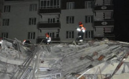  Türkiyədə binanın çökməsi faciəyə səbəb olub  