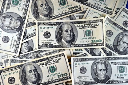  Dollar sürətlə ucuzlaşır:  FES uçot dərəcəsini dəyişmədi 