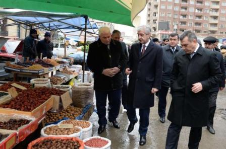 Baş nazirin müavini bazar və yarmarkalardakı qiymətlərlə maraqlandı 