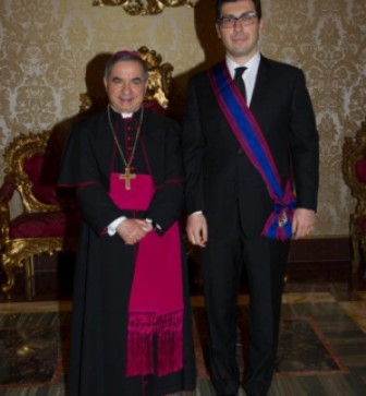 Roma Papası Sərkisyanın kürəkəninə orden verdi