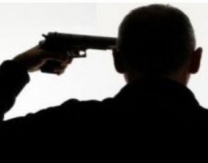 Ağdaşda 42 yaşlı kişi özünü atasının qəbri üstündə güllələdi