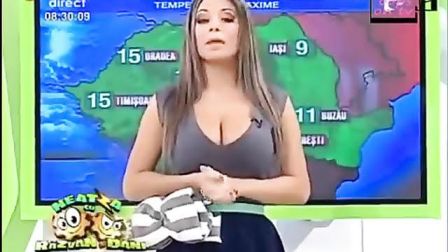 Hava məlumatını çatdıran aparıcının sinəsi... - VİDEO