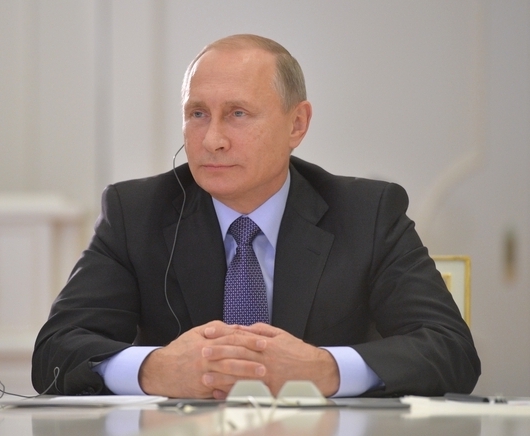 Putin Ukrayna sərhədindən 20 metr aralıda müşavirə keçirdi