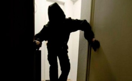  Nəvə baba və nənəsini döyərək pulunu aparıb  - Video