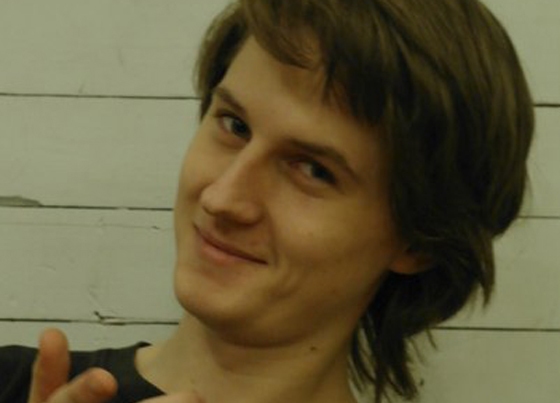 Aktyor pəncərədən yıxılıb öldü