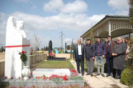  Məmməd Aslanın məzarı ziyarət olunub  – fotolar 