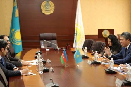 Azərbaycanlı səfir qazax nazirə ölkəmizdəki sənaye parklarından danışdı