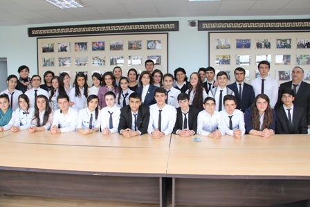 Xanım deputat açıq dərs keçirdi