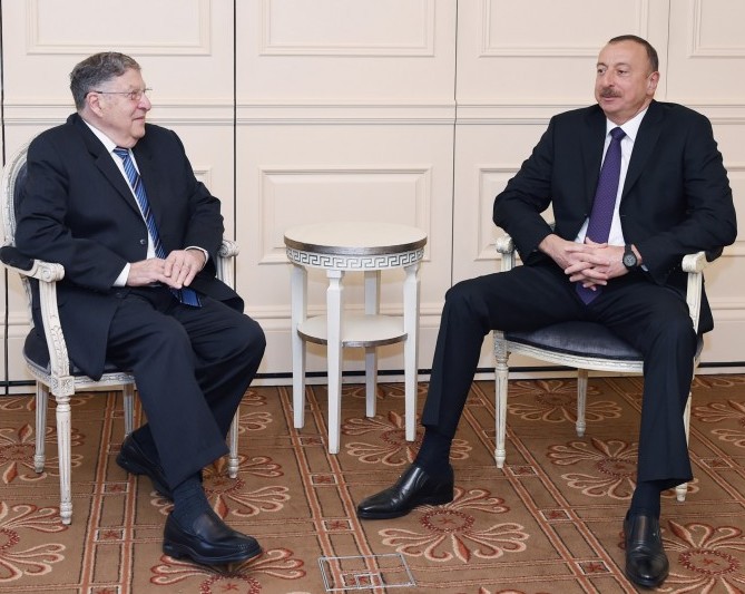 İlham Əliyev sabiq qubernatorla görüşüb