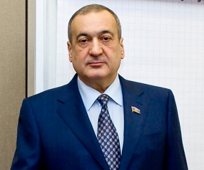 Deputat səfirlə müzakirə apardı 