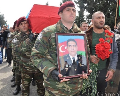 Gəncə öz şəhidini torpağa tapşırdı - FOTOLAR
