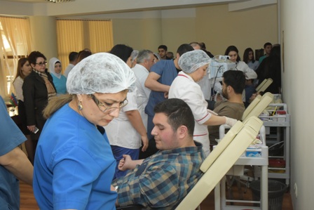 Tibb Universitetində orduya dəstək - qanvermə aksiyası keçirildi