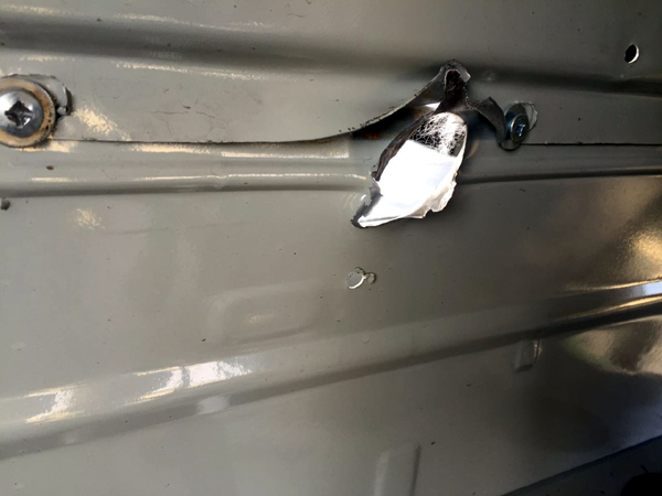 Düşmən sanitar tibb maşınımızı atəşə tutub - FOTO