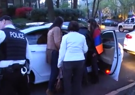 Erməni qız maşını azərbaycanlının üstünə sürdü - VİDEO